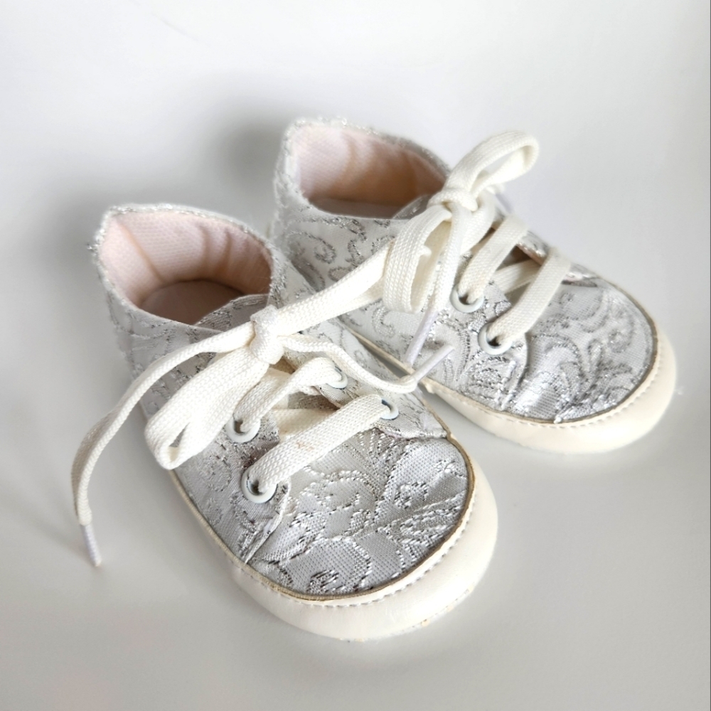 Infant White Indoor Shoes, Great for First Steps, 5" with Glitter Floral Pattern